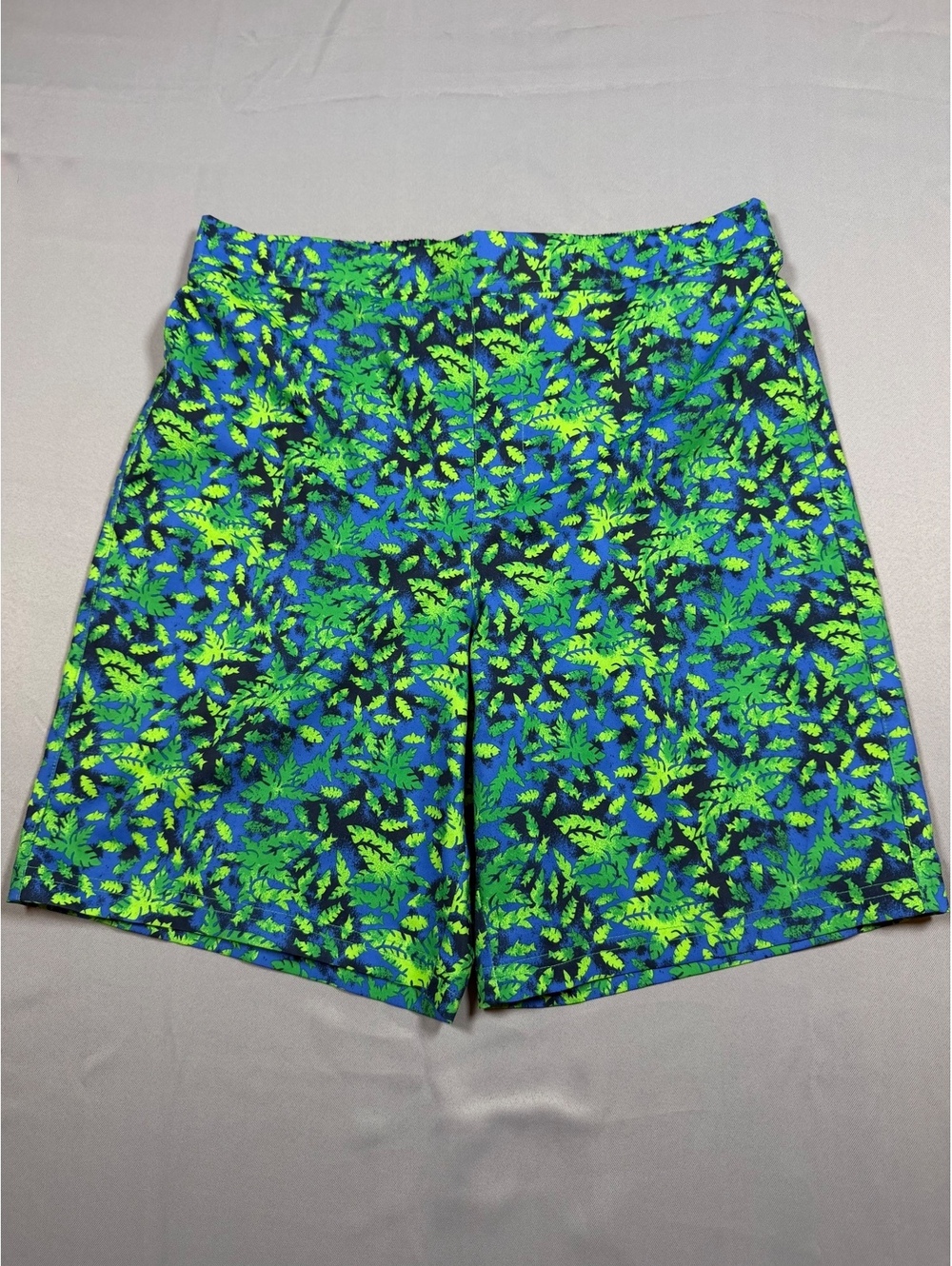 Columbia Sportswear blue and green leaf print shorts size XL